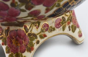 1886 - 1888 körül, Fischer Ignác kerámiagyára, Díszváza - ún. perzsa dekorral. Színes mázakkal fedet...