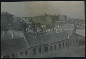 1930 Budapest, Tabán, rálátás a várra, datált fotó, 5,5×8,5 cm