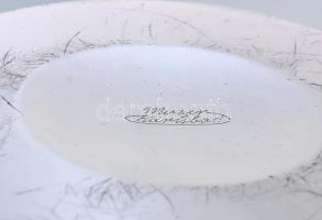 cca 1910/30 Moser Karlsbad ametisztszínű talpas váza, oldalán savmaratott és políraranyozott, kentau...