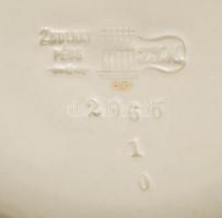 1883 körül, Zsolnay négyes osztású dísztál. Formába korongozott és alakított finomfajansz, színes má...