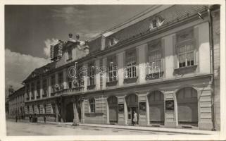 Eger postapalota lakberendezési üzlettel