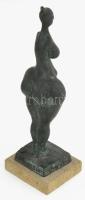 Mamikon Yengibarian (örmény, 1963-): Női akt. 1993. Patinázott bronz, kő talapzaton, m: 38 cm