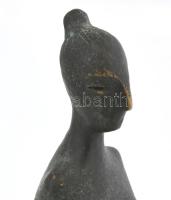 Mamikon Yengibarian (örmény, 1963-): Női akt. 1993. Patinázott bronz, kő talapzaton, m: 38 cm