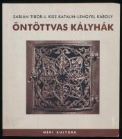 Sabján Tibor, Lengyelné Kiss Katalin, Lengyel Károly: Öntöttvas kályhák. Bp., 2006., Terc. 207 p. Gazdag képanyaggal illusztrált. Kiadói papírkötés.