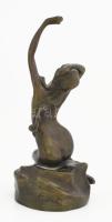 Moren jelzéssel: Női akt. Francia, cca XX. sz. első fele, öntött bronz, jelzett, m: 20 cm