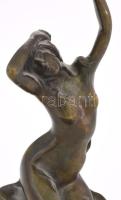 Moren jelzéssel: Női akt. Francia, cca XX. sz. első fele, öntött bronz, jelzett, m: 20 cm