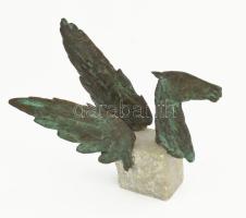 Ashot Baghdasaryan (1957-): Pegazus. Patinázott öntött bronz formák, márványtömbre applikálva. Jelzett a szárnyon: Ashot. 21x17 cm