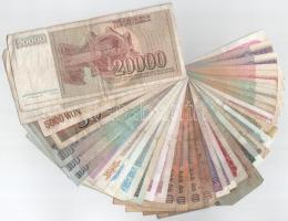 Vegyes 37db-os papírpénz tétel, nagyrészt európai és ázsiai országok bankjegyei T:F
Mixed 37pcs of ...