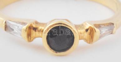 Arany (Au) 14K fekete köves gyűrű. jelzett, méret: 56, bruttó: 2,3 g