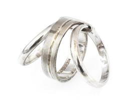 Ezüst(Ag) három részes gyűrűpár, jelzett, méret: 49-50, nettó: 14,4 g