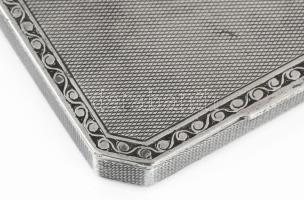 Ezüst(Ag) finoman cizellált nyolcszögletű szelence, jelzett, 8,8×5,1 cm, nettó: 68,7 g