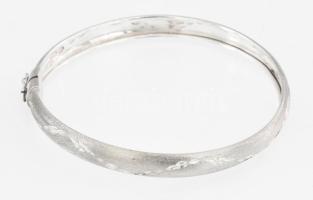 Ezüst(Ag) matt, mintás ovális karperec, jelzett, 7×6 cm, nettó: 6,2 g