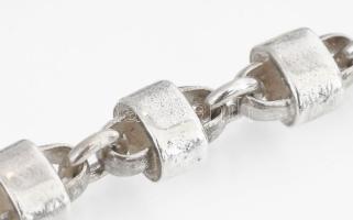 Ezüst(Ag) masszív bilincses karkötő, jelzett, h: 21 cm, nettó: 30,3 g