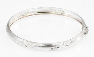 Ezüst(Ag) ovális mintás karperec, jelzett, 7×6,1 cm, nettó: 6,4 g