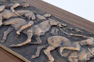 Kubisch János (1951-): Lovasok. Bronz.relief jelzett, 50x13 cm, pozdorja alapon. hátoldalán Képcsarn...