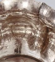 Ezüst(Ag) kalapált kaspó, jelzett, m: 10,5 cm, d: 14,5 cm, nettó: 345 g