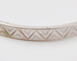 Ezüst(Ag) karperec geometrikus mintával, jelzett, 6×5,5 cm, nettó: 12 g