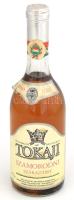 1988 Tokaji Szamorodni, bontatlan palack édes fehér desszertbor, foltos címkével, 0,5l