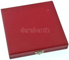 1968. "Városunkért 1718-1968 / Békéscsaba" kétoldalas bronz emlékérem eredeti tokban (50mm...