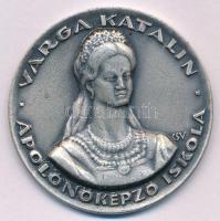 Csucs Viktória (1934-1993) 1971. "Varga Katalin Ápolónőképző Iskola / 25 év a Szocialista Egészségügyért 1946-1971" ezüstpatinázott bronz emlékérem (40mm) T:AU kis ph