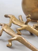 Vegyes réz tárgyak. Kilincsek, gyík formájú késbakok. stb