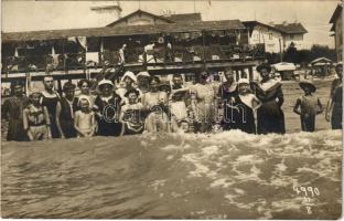 Grado, Villa Karina, beach with bathers. Taboga e Zuliani (Strand-Photograf) photo