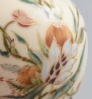 Zsolnay virág mintás porcelán váza. Kézzel festett, jelzett (Kovácsné) hibátlan 26 cm
