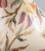 Zsolnay virág mintás porcelán váza. Kézzel festett, jelzett (Szalai Izabella.) hibátlan 18 cm