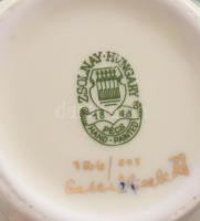 Zsolnay virág mintás porcelán váza. Kézzel festett, jelzett (Szalai Izabella.) hibátlan 18 cm