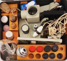 Szovjet tábori mikroszkóp LOMO tárgylencsékkel, eredeti fém dobozban, külön fadobozban binokuláris f...