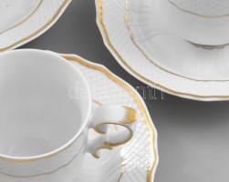 Hollóházi aranyozott fehér mázas moikkás készlet. Hat személyes, jelzett, kis kopásokkal, két csészé...