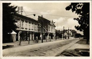 1939 Galánta, Masaryk utca, Fischl parfüméria és gyógyszertár, üzletek / street view, pharmacy, shops (fl)