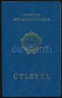1972 Magyar Népköztársaság által kiállított útlevél, svéd, svájci, spanyol stb. vízumokkal + statisz...