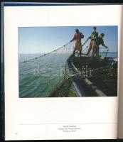 Révész Tamás: Siófok. Végh-Alpár Sándor szövegével. Révész Tamás fotóival. H.n., 1993, Herald Ügynök...