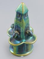 Zsolnay kisplasztika - pécsi Zsolnay-kút. Terv.: Sinkó András. Savmaratott felületű, többféle eozin mázakkal fedett finomfajansz. Jelzett, kis karcokkal, m: 14 cm