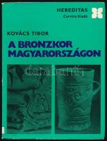 Kovács Tibor: A bronzkor Magyarországon. Hereditas. Bp., 1977, Corvina. Gazdag képanyaggal illusztrált. Kiadói papírkötés, volt könyvtári példány.