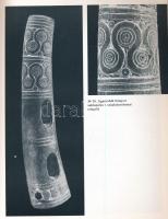 Kovács Tibor: A bronzkor Magyarországon. Hereditas. Bp., 1977, Corvina. Gazdag képanyaggal illusztrá...