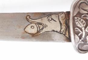 Kosfejes tőr Ezüstözött fém, kézi munka, szépen kidolgozott. Penge is vésett. Hüvellyel Közel kelet,...
