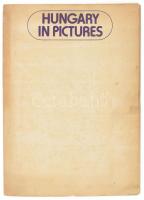 cca 1975 Hungary in Pictures, 26 db színes képet tartalmazó mappa. Változó méretben és állapotban, k...