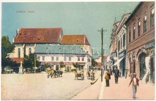 Torda, Turda; Fő tér, Hrubecz, és Tömlő István üzlete, gyógyszertár, kerületi munkásbiztosító pénztár. W.L. Bp. 7020. 1911-14. / main square, shops, pharmacy, savings bank