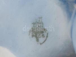 Zsolnay mászó gyermek + kérezkedő gyermek, utóbbi ütődéssel