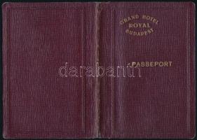 cca 1910 Grand Hotel Royal Budapest útlevéltartó, belsejében a szálloda egy részletének fotójával és...