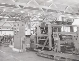 Vegyes fotó tétel: gyári képek, rendezvények, mezőgazdasági munka, tablófotók, stb., össz. 20-25 db,...