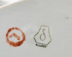 Drasche törölköző női akt, fehér mázas porcelán figura, jelzett, kis mázazási hibával, m: 19 cm