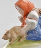 Herendi malacot fogó lány. Jelzett, kézzel festett, hibátlan, 13,5x9 cm