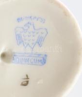 Aquincum cipőt suvickoló lány. Jelzett, hibátlan, m: 9 cm