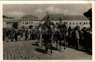 1940 Dés, Dej; bevonulás, horogkeresztes zászló / entry of the Hungarian troops, swastika flag + 1940 Dés visszatért So. Stpl. (EB)