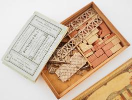Richter-féle Horgony-Hídépítőszekrény, XIX. sz. végi építőjáték, fém és kő elemekkel, többnyelvű, sz...