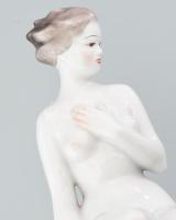 Hollóházi térdelő akt. Jelzett, hibátlan, m: 30 cm