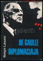 Salgó László: De Gaulle diplomáciája. A szerző,Salgó László (1921-1993) újságíró, történész, a Magyar Rádió főmunkatársa által Kolek Vera, a rádió riportere részére DEDIKÁLT példány! Benne Salgó László névjegykártyájával. Bp., 1972., Kossuth. Kiadói nyl-kötés, kiadói papír védőborítóban.